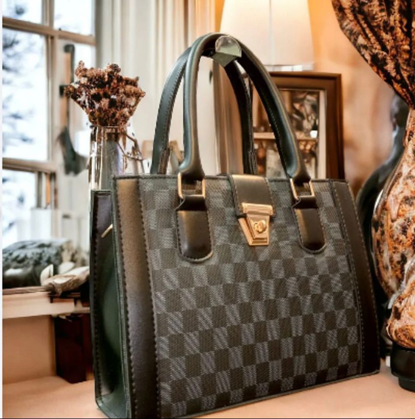 ELITE BLACK HANDBAG