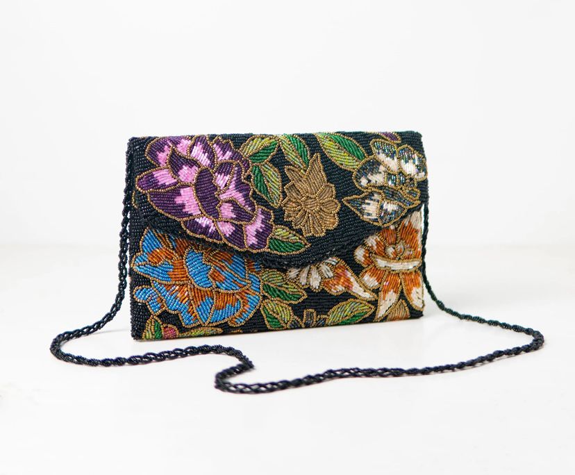Romantic tale clutch/ black / handembriodered