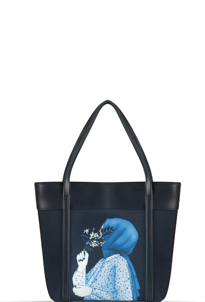 BELLE BLUE