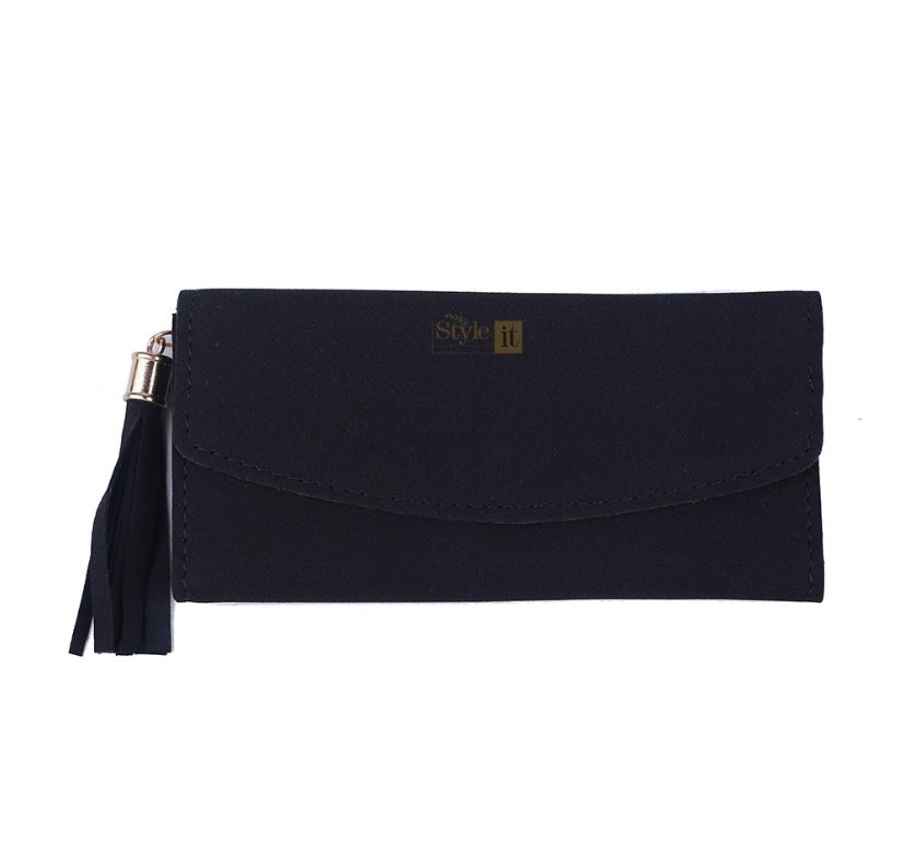 The Black Pearl Clutch