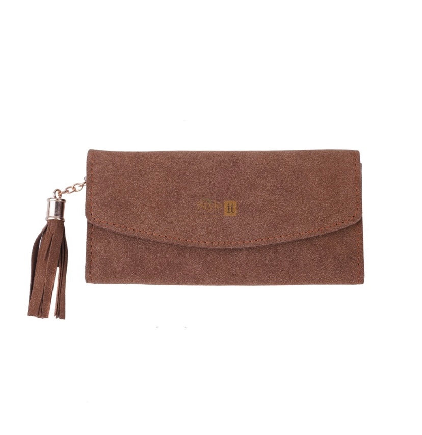The Black Pearl Clutch