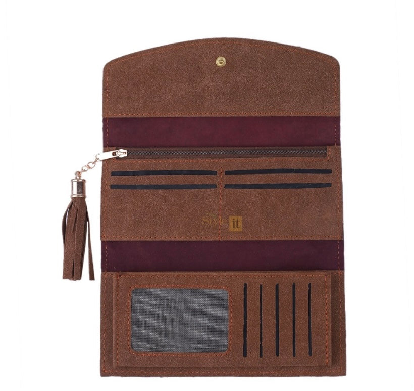 The Black Pearl Clutch