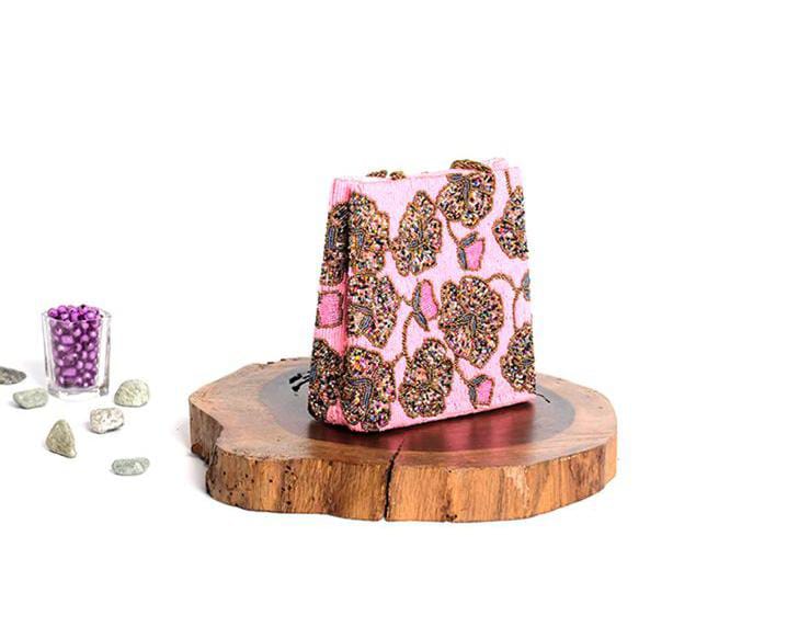 Amaya pink basket / hand embroidered