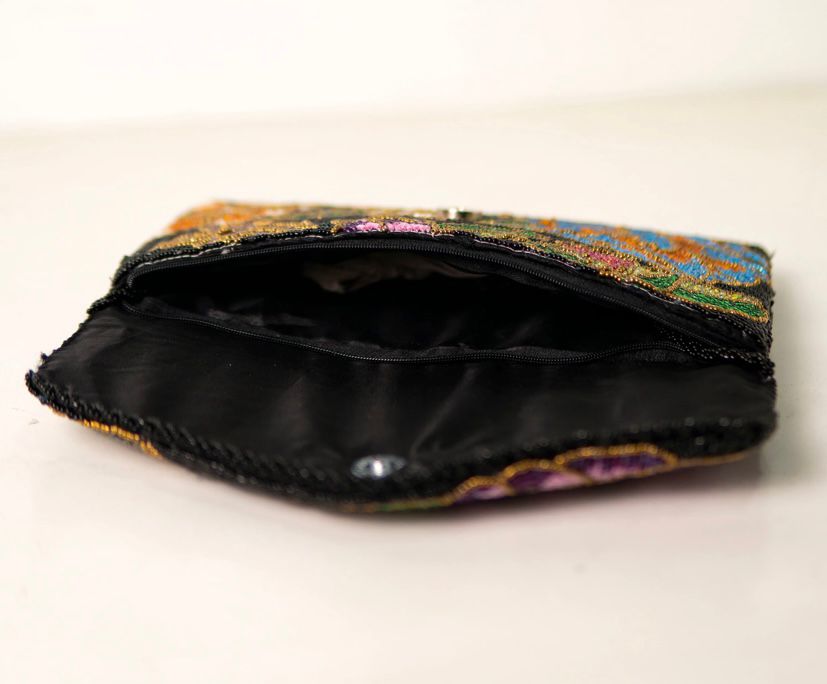 Romantic tale clutch/ black / handembriodered