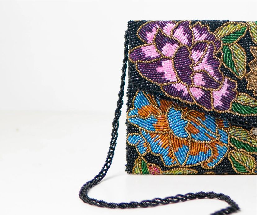 Romantic tale clutch/ black / handembriodered