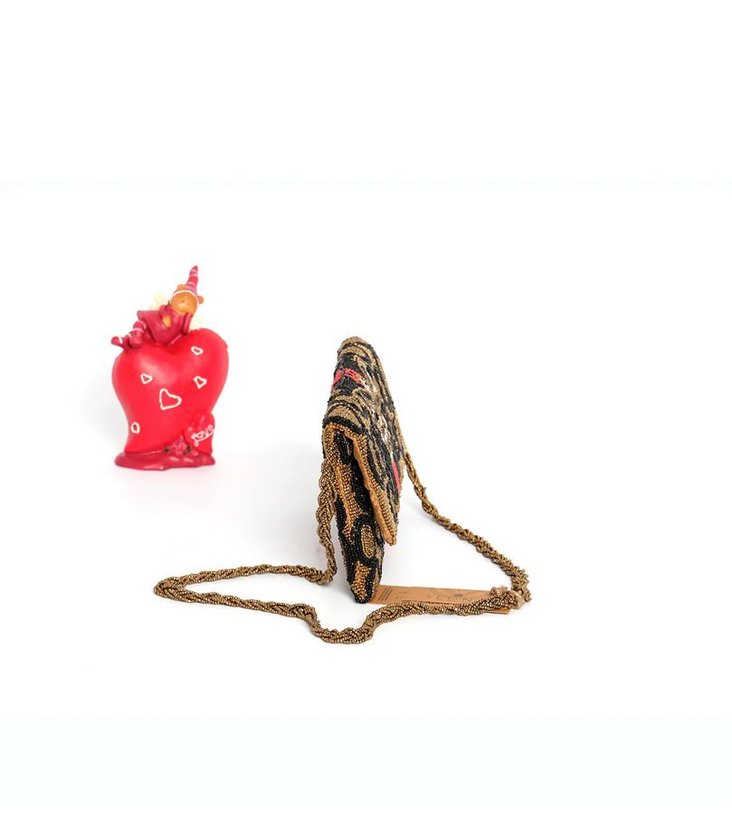 Bee clutch / handembriodered