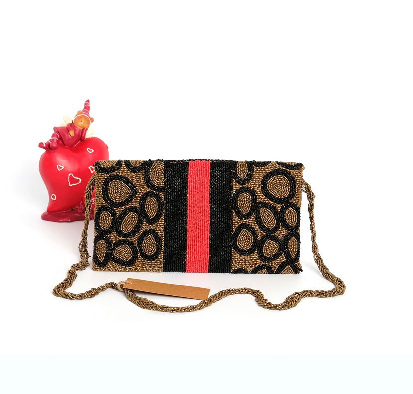 Bee clutch / handembriodered