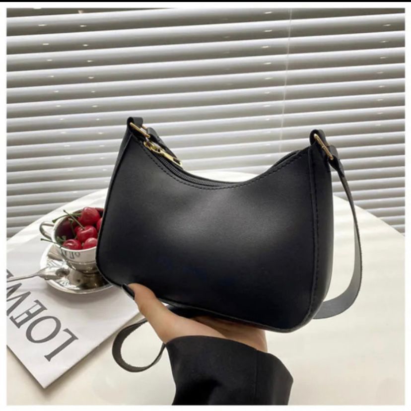 BLACK HALF MOON CROSSBODY BAG